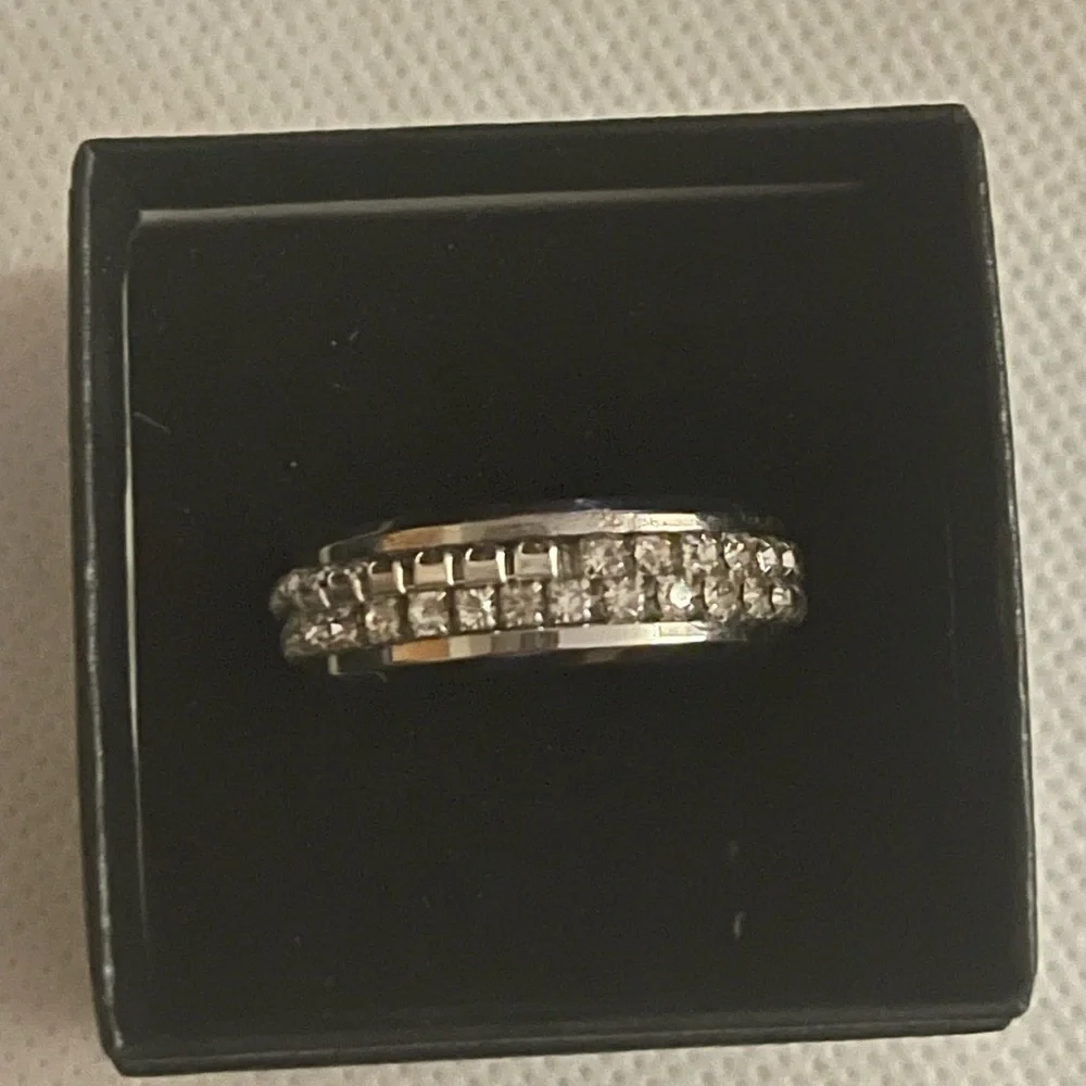 Ring Iced-Out - Picture 3 of 5